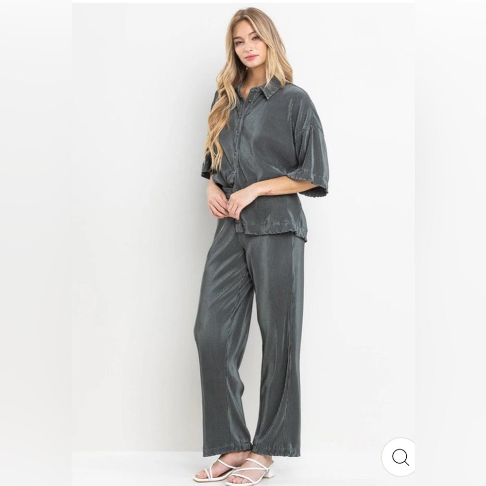 373. Short sleeve button down & elastic waist lounge pants set