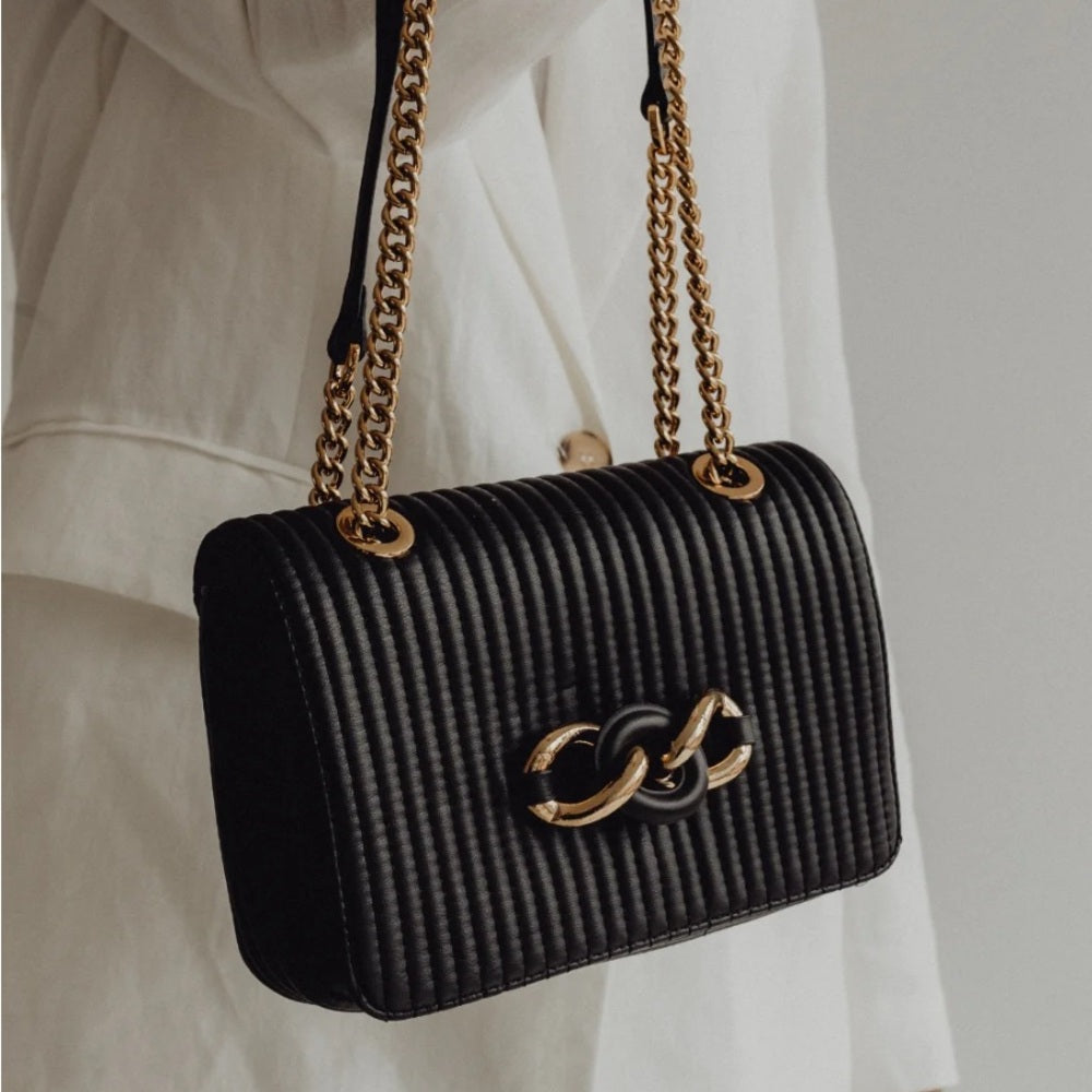 426. Elegant Black Quilted Chain Bag
