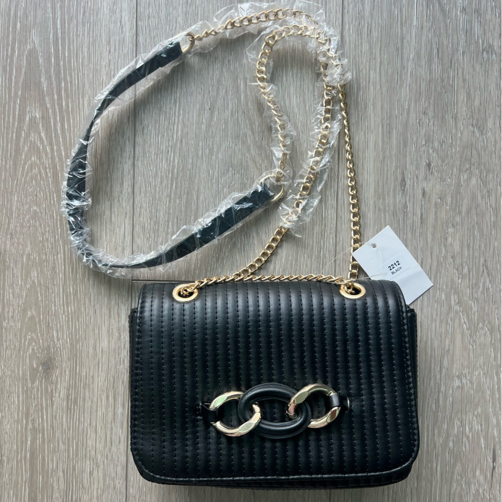 426. Elegant Black Quilted Chain Bag