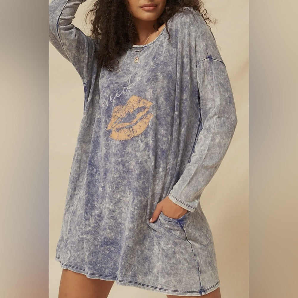 454. Freedom Kiss Graphic Long-Sleeve T-Shirt Mini Dress