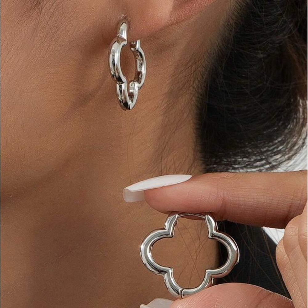 524. Silver Clover Hoop Earrings