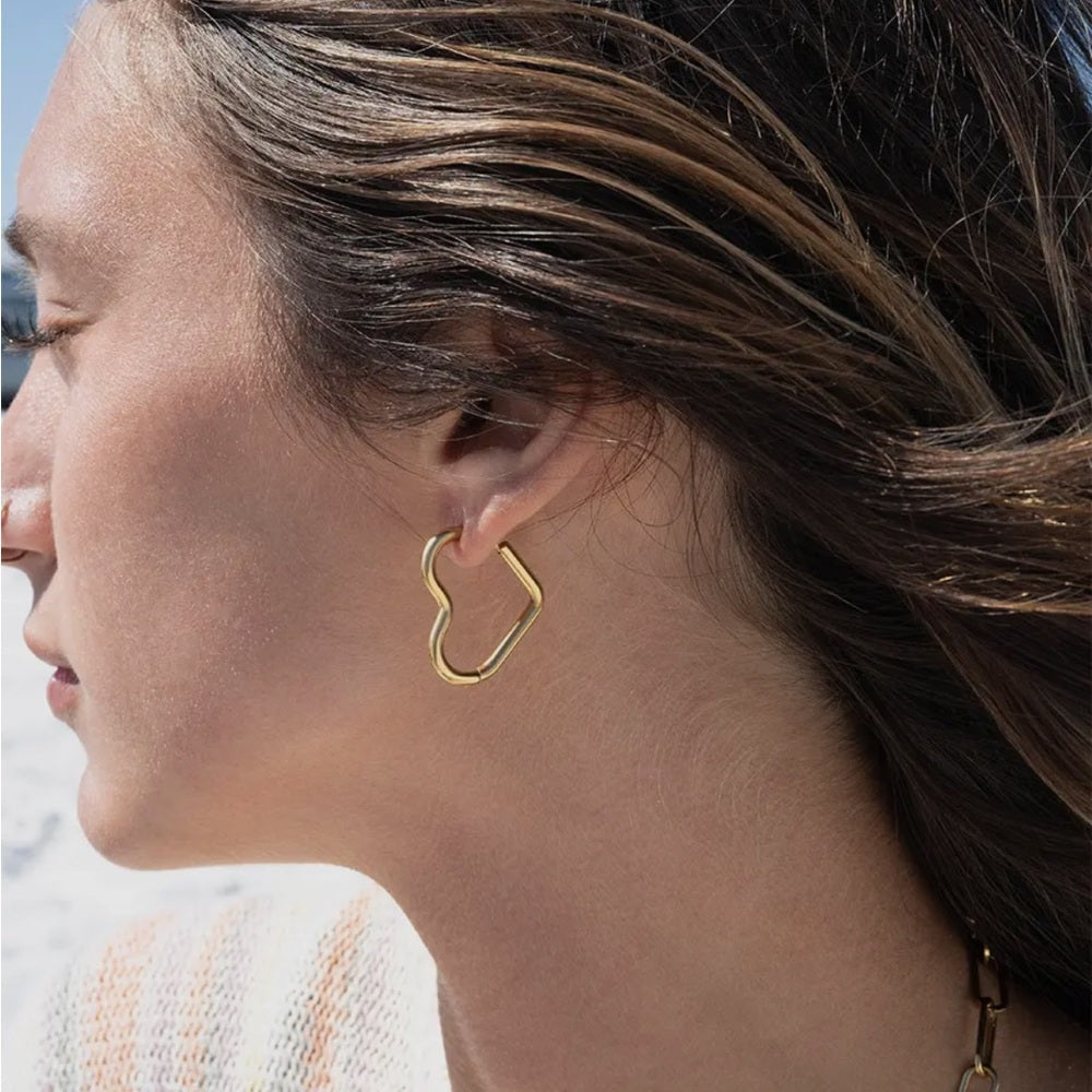 525: Gold Heart Hoop Earrings