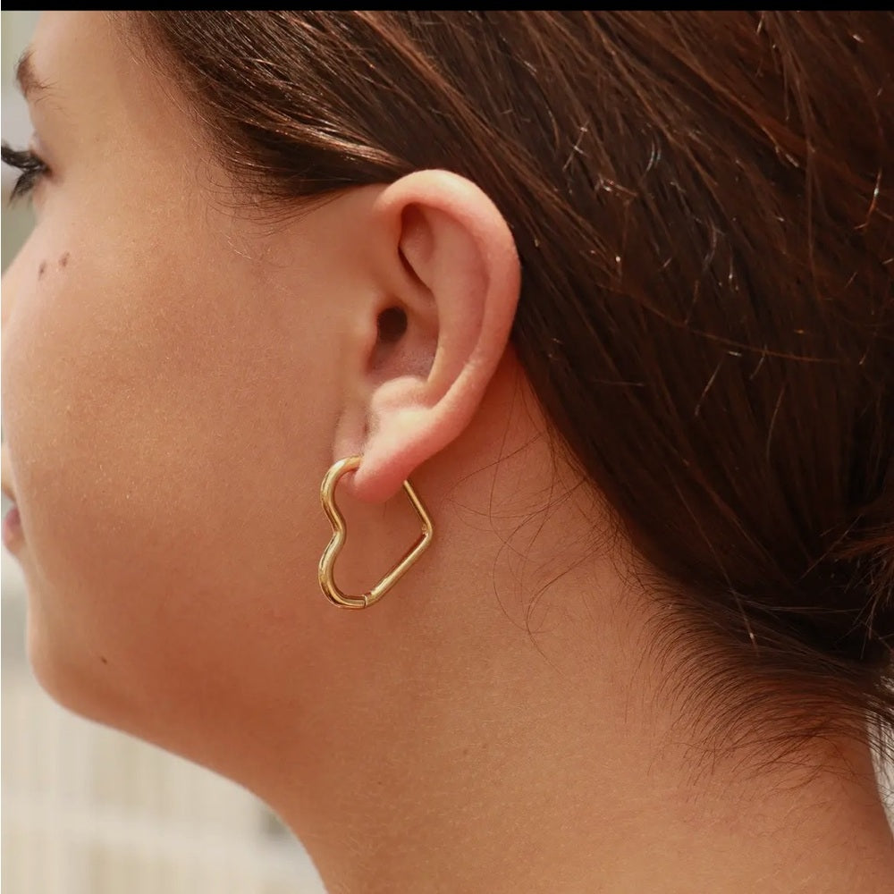 525: Gold Heart Hoop Earrings