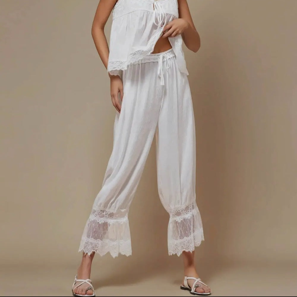 529. White Lace Trimmed Bloomer Bubble Pants