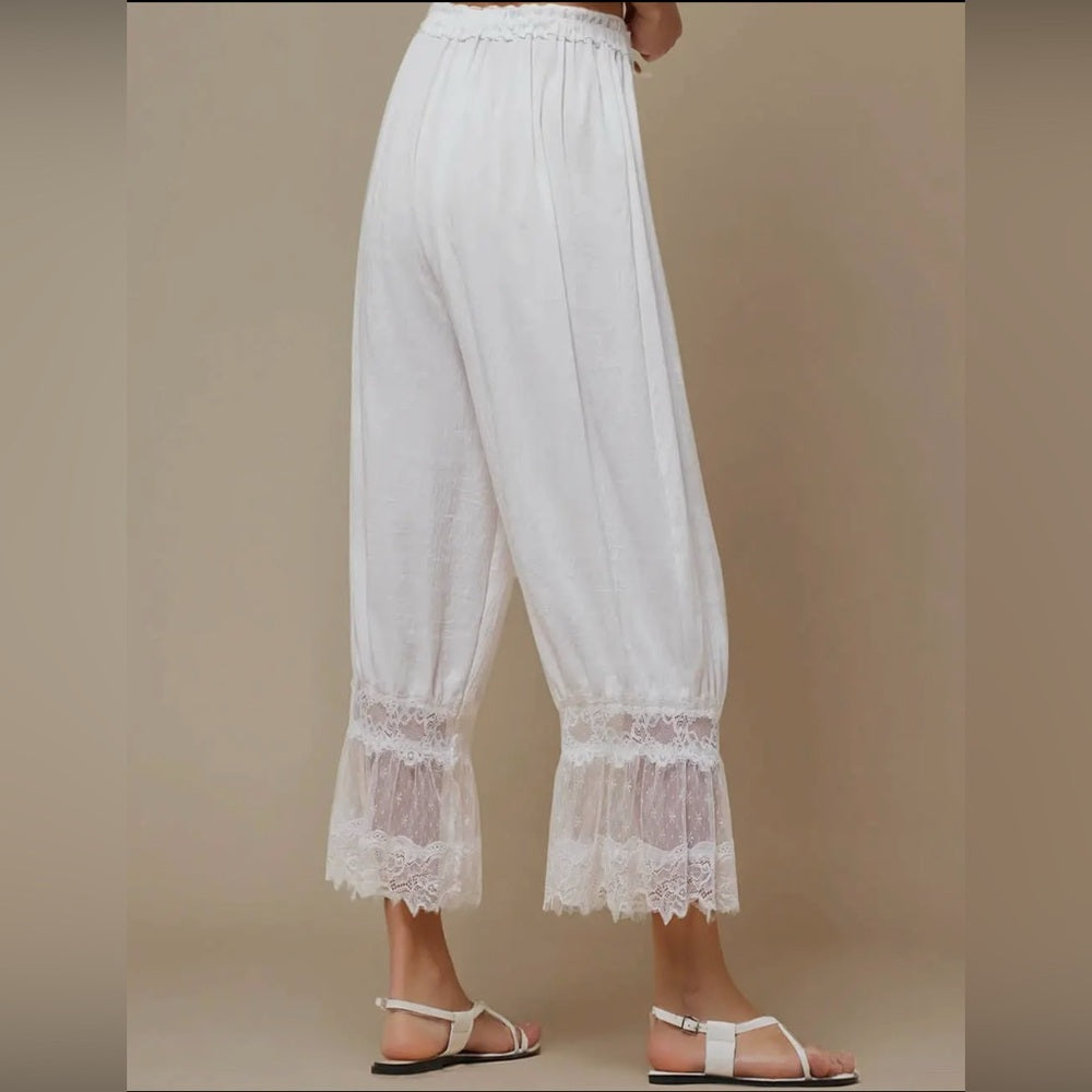 529. White Lace Trimmed Bloomer Bubble Pants