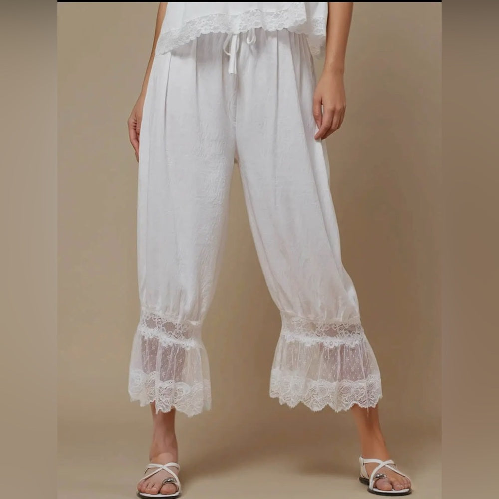 529. White Lace Trimmed Bloomer Bubble Pants