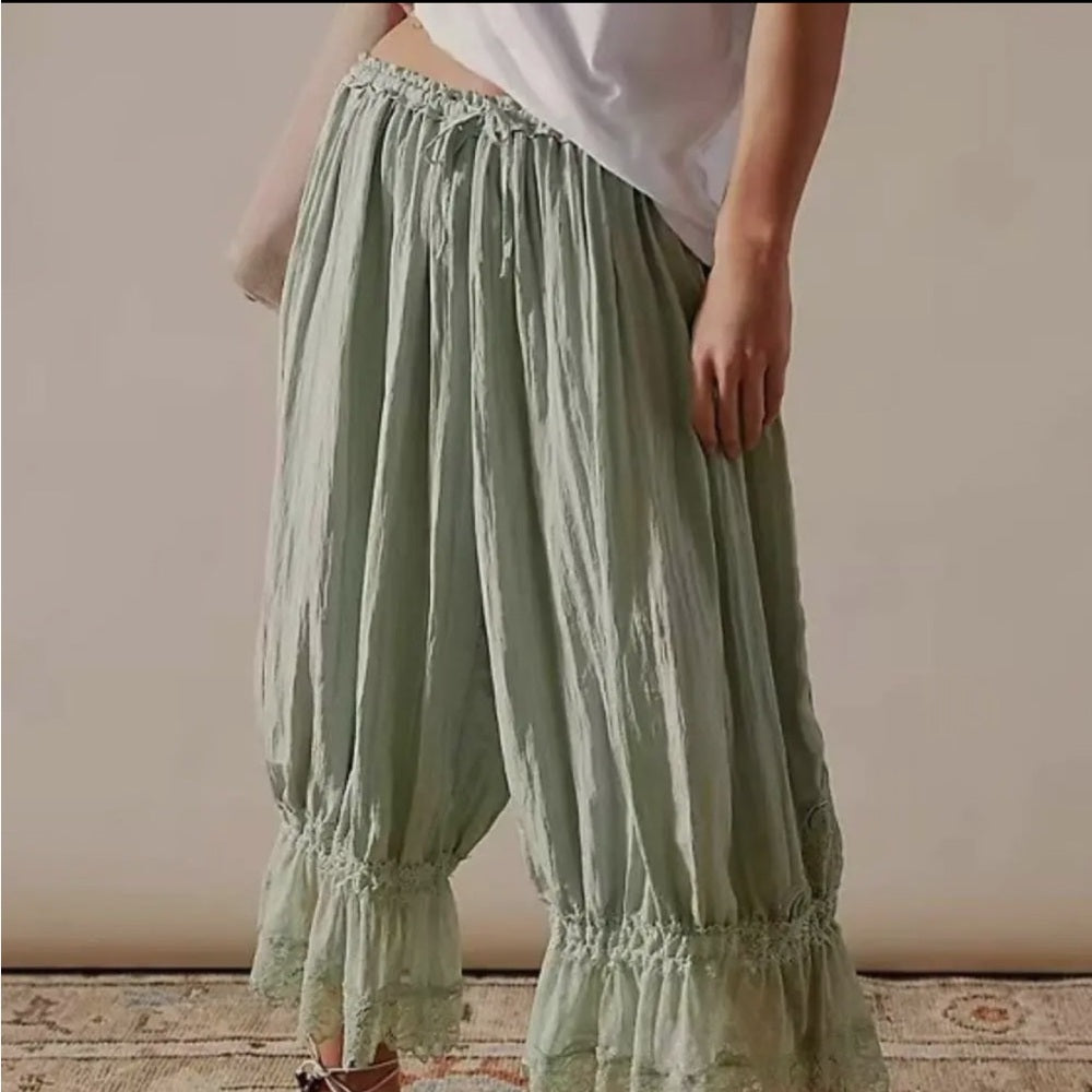 532. Mint Green Lace Trim Bloomer Balloon Pants