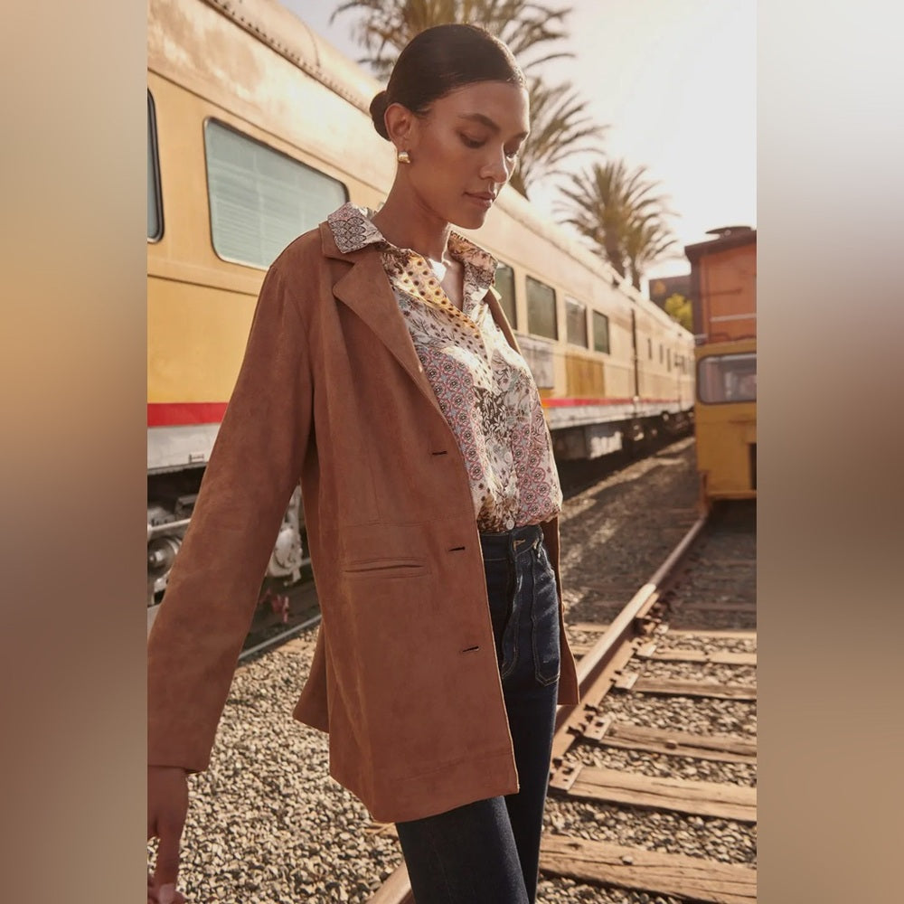 548. Camel Woven Lapel Collar Button Front
Pocket Jacket Blazer