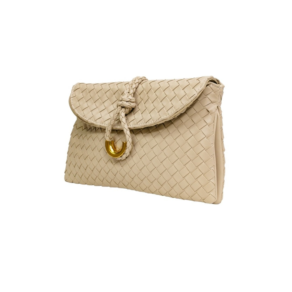 558. Elegant Cream Woven Clutch