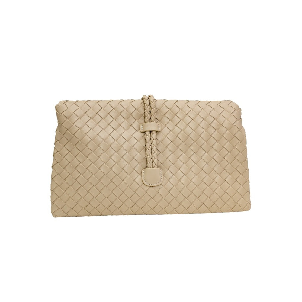 558. Elegant Cream Woven Clutch