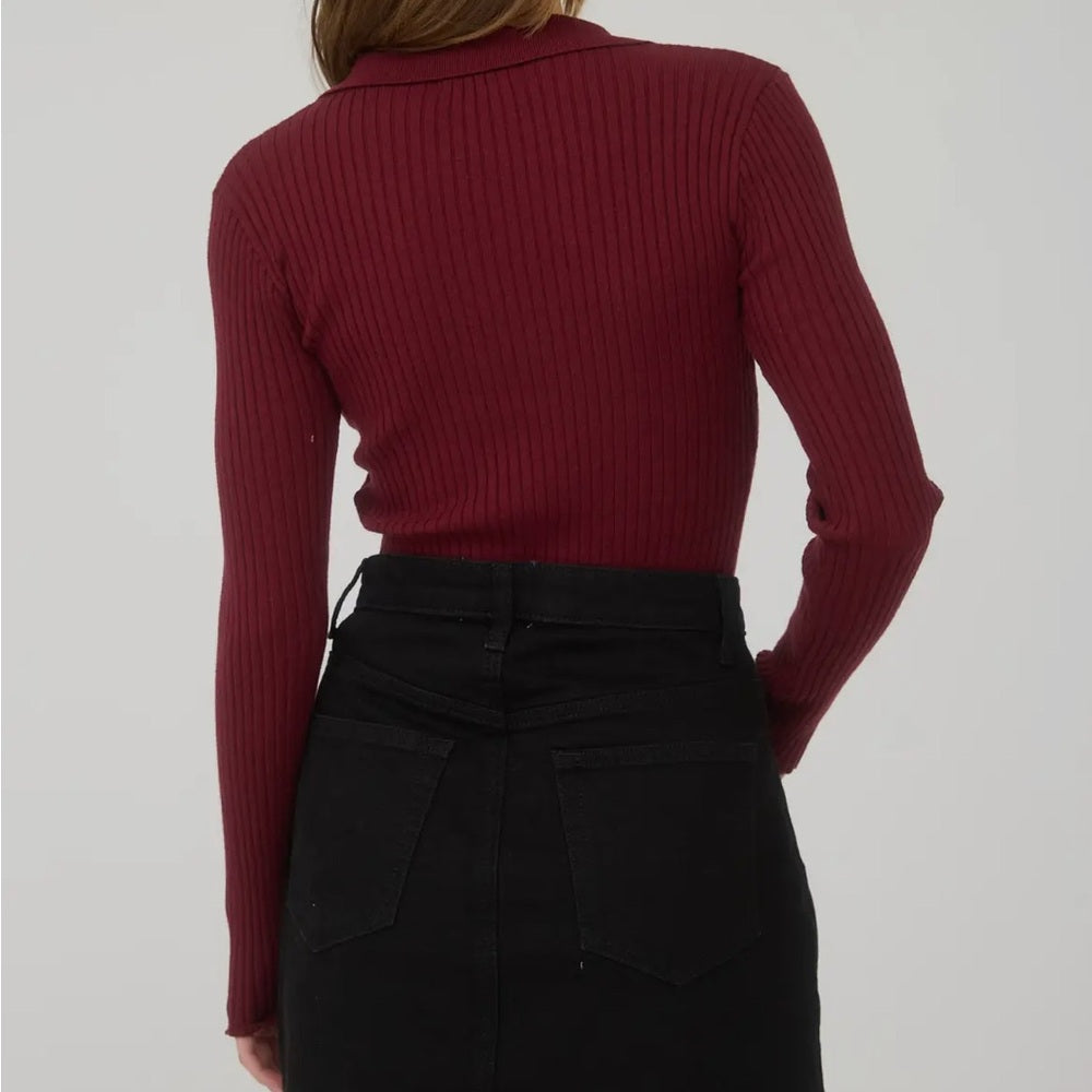 567. Embroidered Horse Burgundy Ribbed V-Neck Sweater