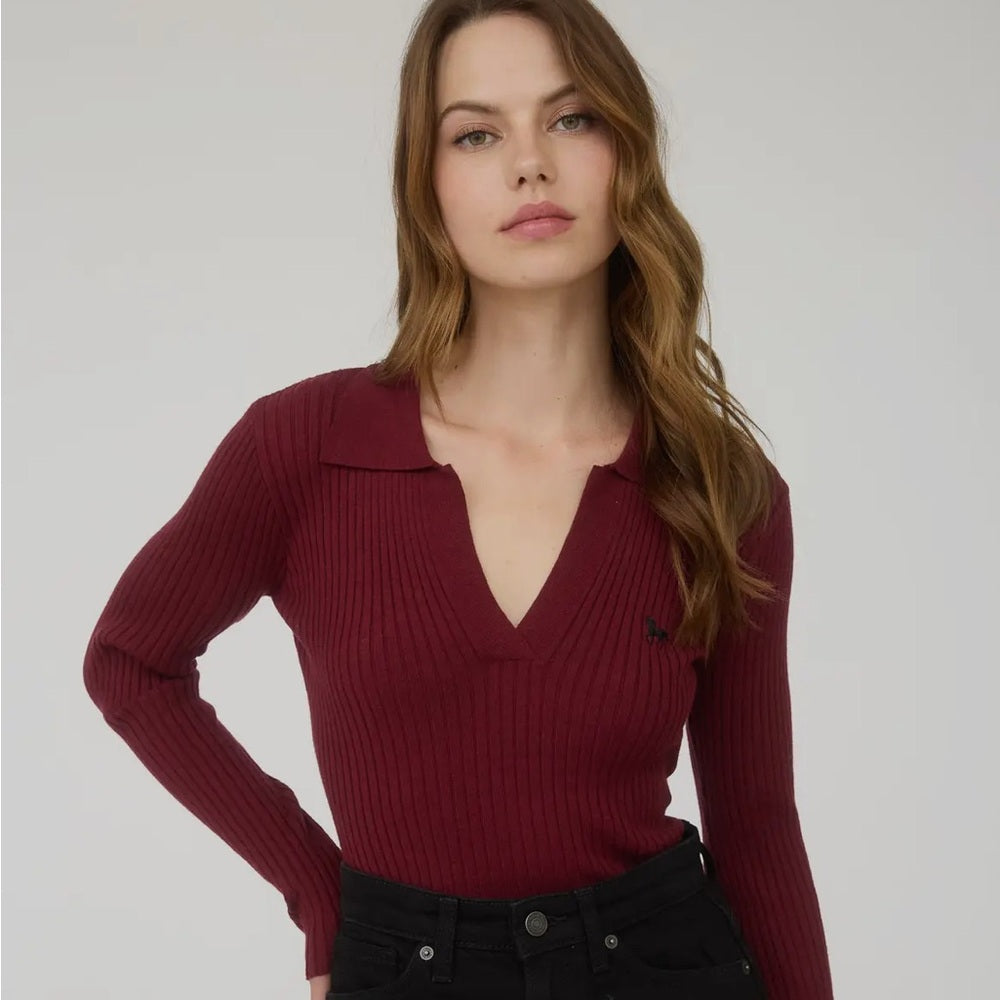567. Embroidered Horse Burgundy Ribbed V-Neck Sweater