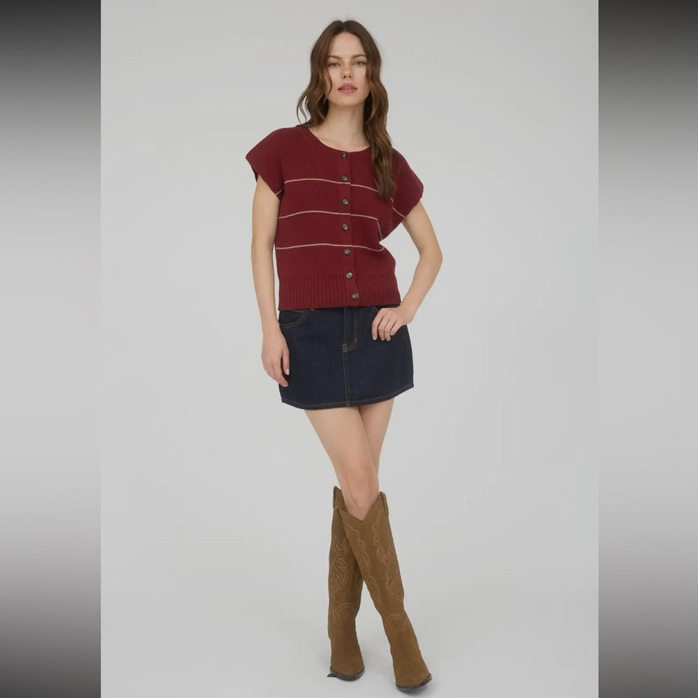 572. Wine Red Button-Up Knit Vest