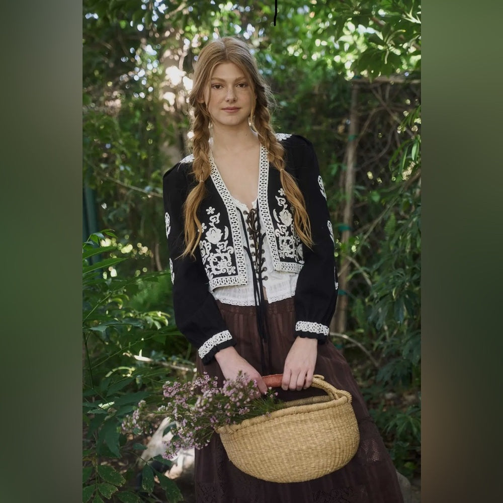 507. Vintage-Inspired Black & White Embroidered Bohemian Jacket