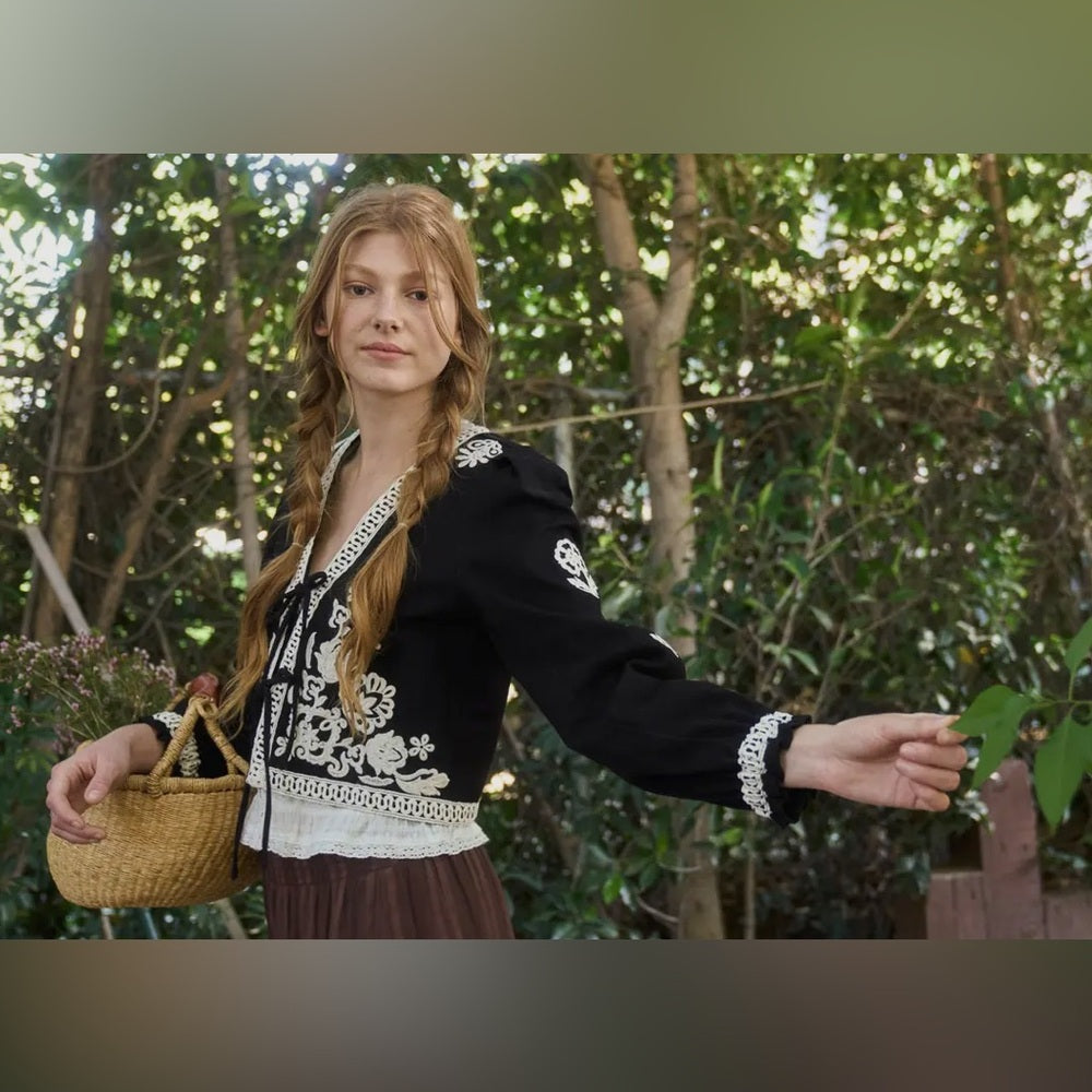 507. Vintage-Inspired Black & White Embroidered Bohemian Jacket