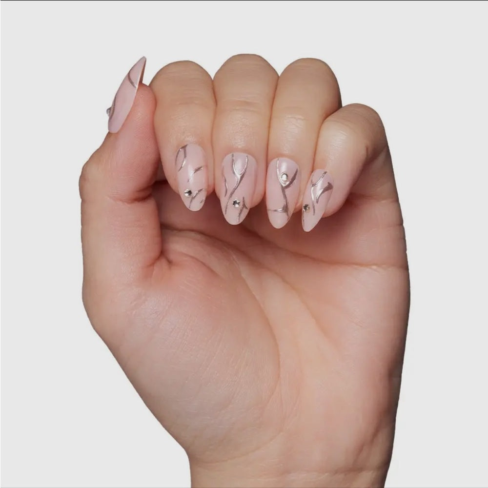 646. Glamnetic Astro Glue-On Nails |3D Raised Metallic Silver |Short Almond