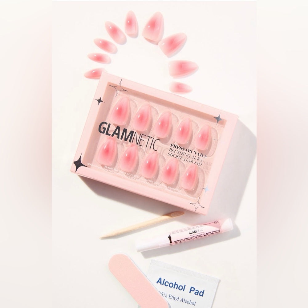 671. Glamnetic Blushing Aura Press-On Nails |
Short Almond Pink Hue