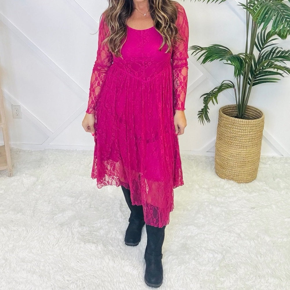 817. Easel Pink Lace Dress