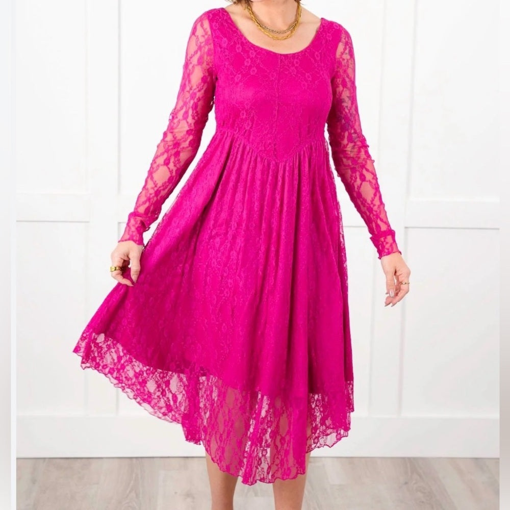 817. Easel Pink Lace Dress