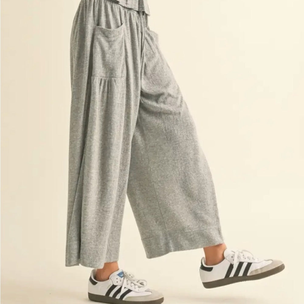 833. Easel Gray Wide-Leg Front Pocket Pants