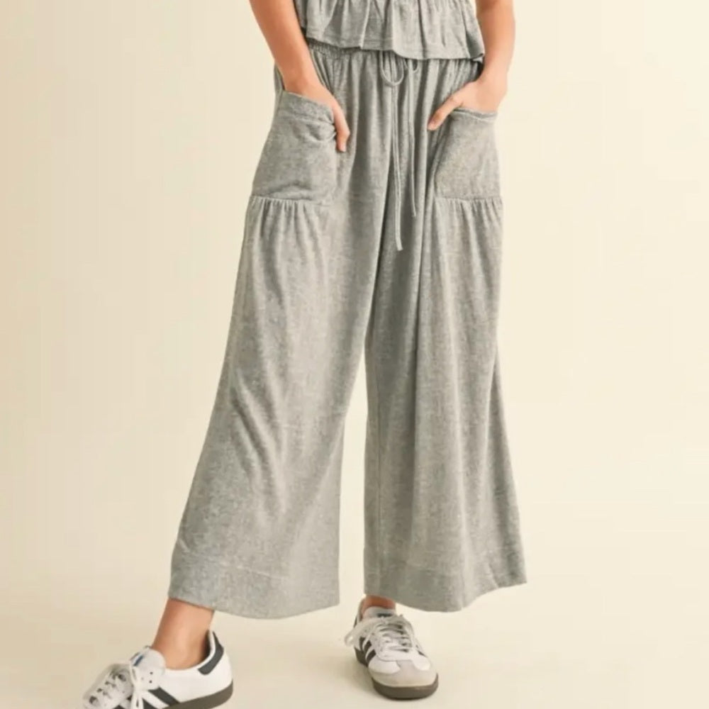 833. Easel Gray Wide-Leg Front Pocket Pants