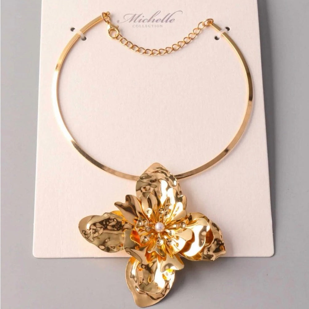 878. Gold Floral Statment Necklace