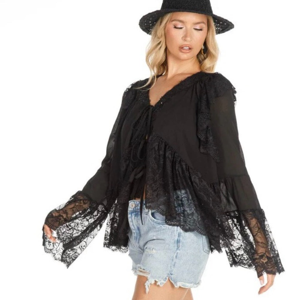 881. Black Lace Front Toe Long Sleeve Top