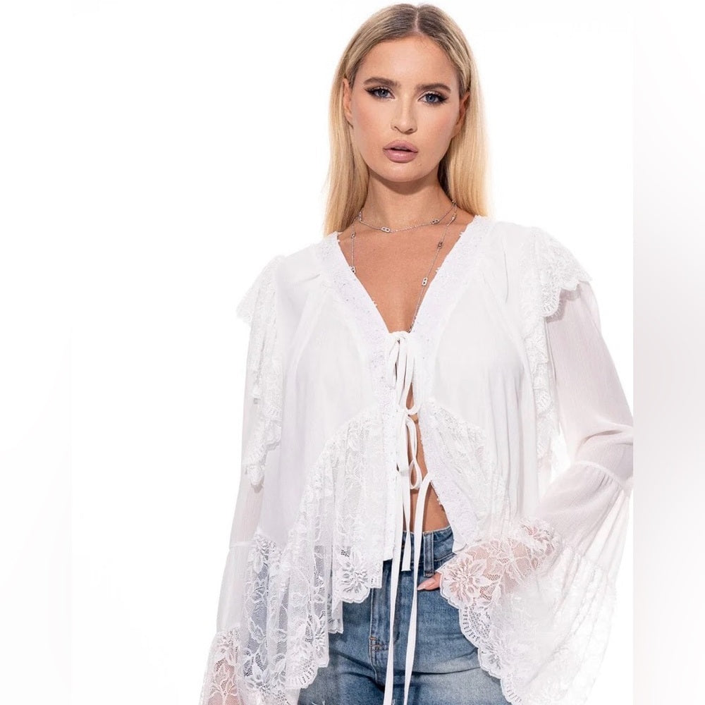 883. White Lace Front Toe Long Sleeve Top