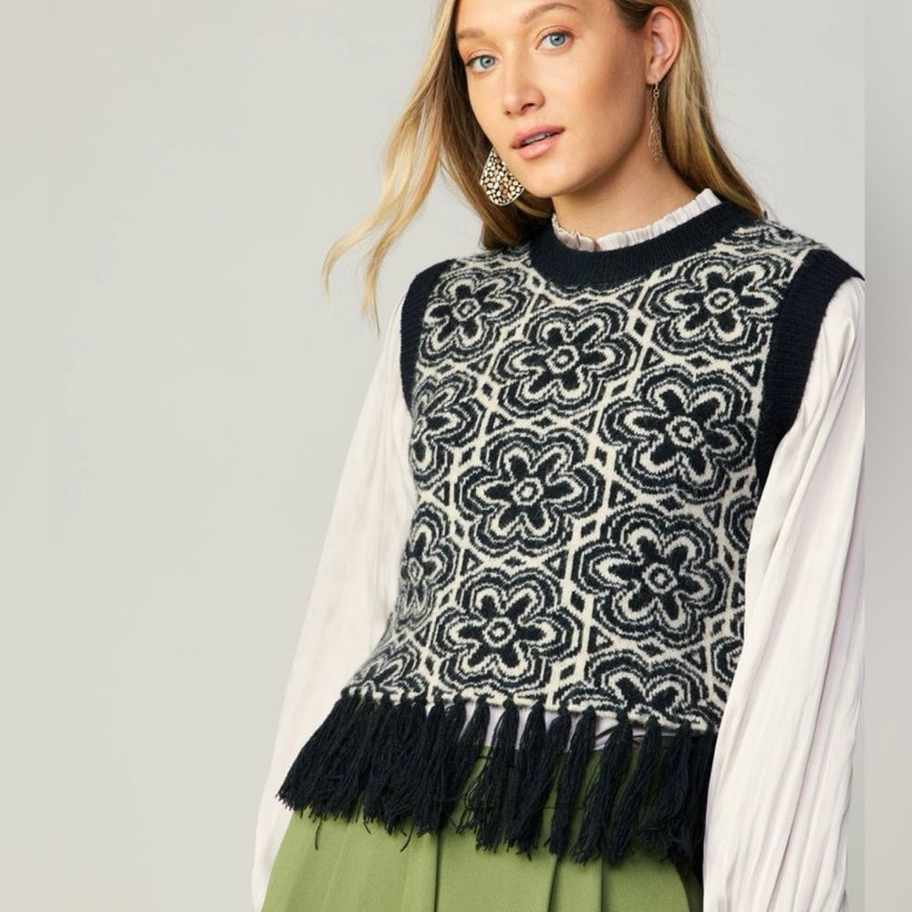 894. Current Air Black and White Floral Knit Vest