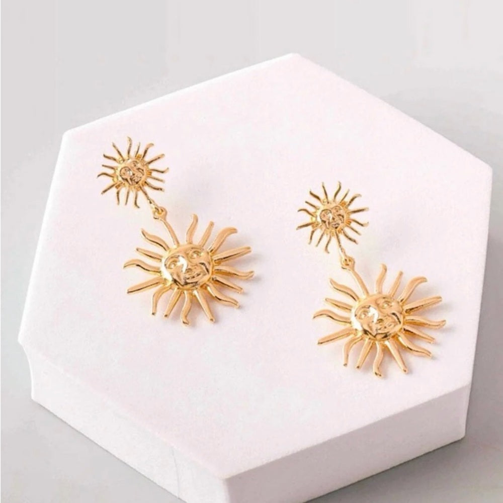970. Gold Sunburst Earrings
