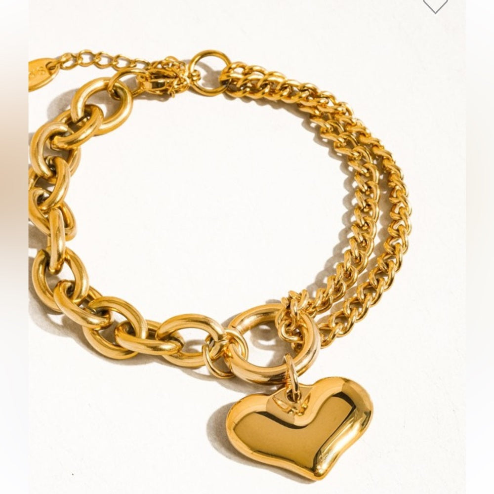981. 18k Gold Non-tarnish Heart Chain Bracelet