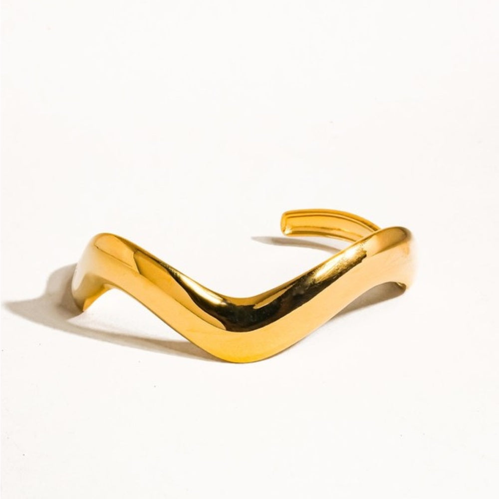 985. 18k Gold Non-tarnish Wave Cuff Bracelet
