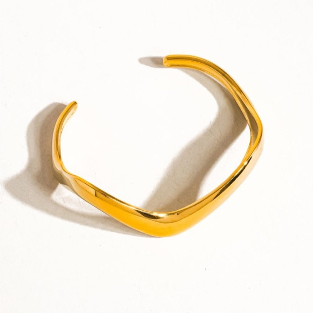 985. 18k Gold Non-tarnish Wave Cuff Bracelet