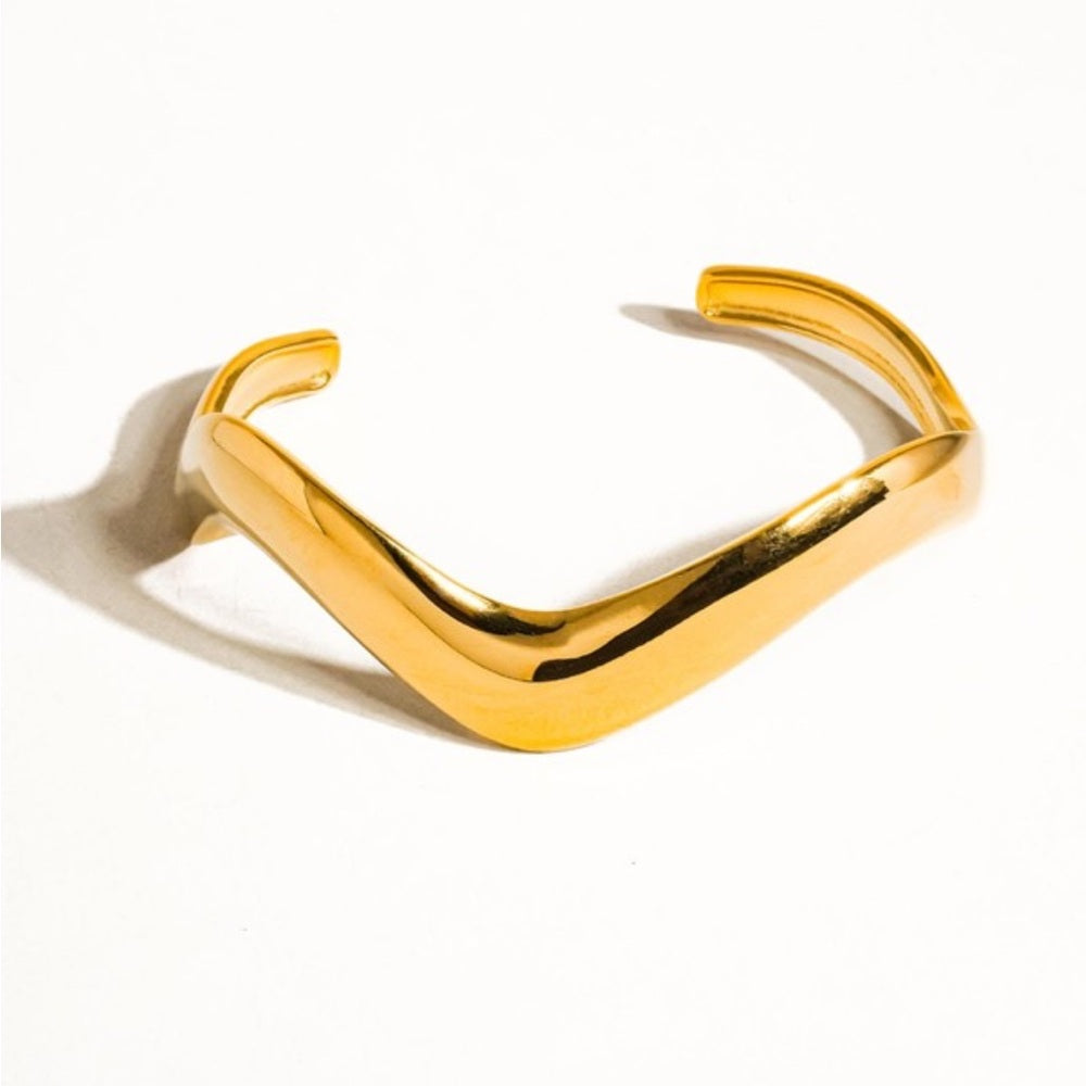 985. 18k Gold Non-tarnish Wave Cuff Bracelet