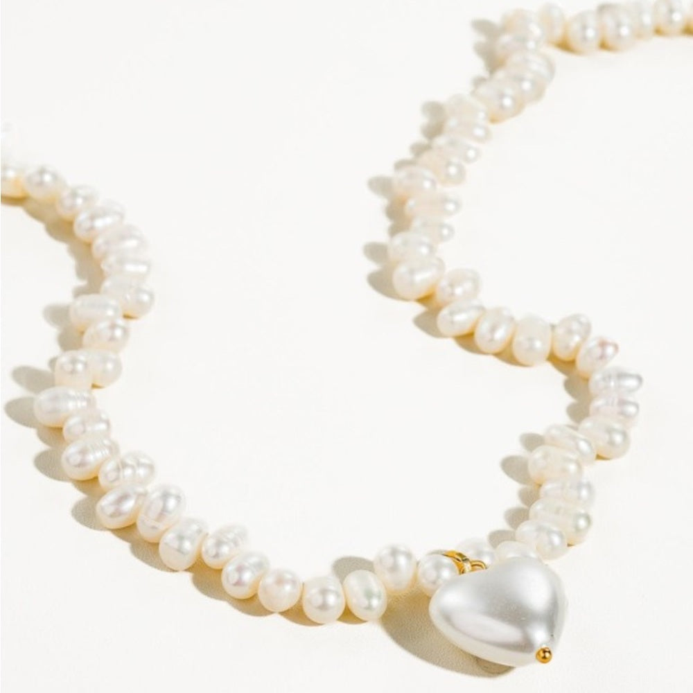 A58. 18k Gold-plated Classic Pearl Heart Choker Necklace