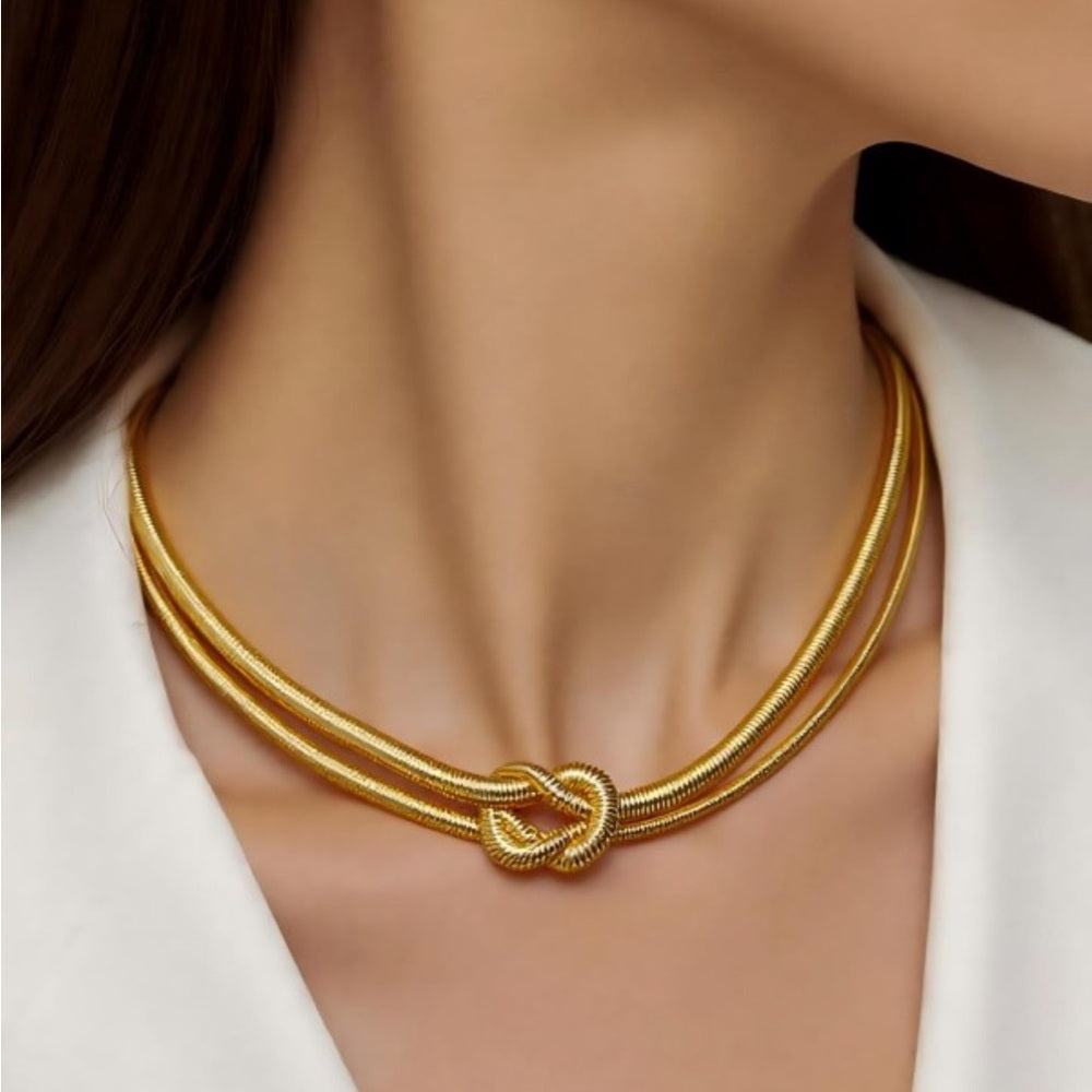 A61. 18k Gold Non-tarnish Knot Necklace