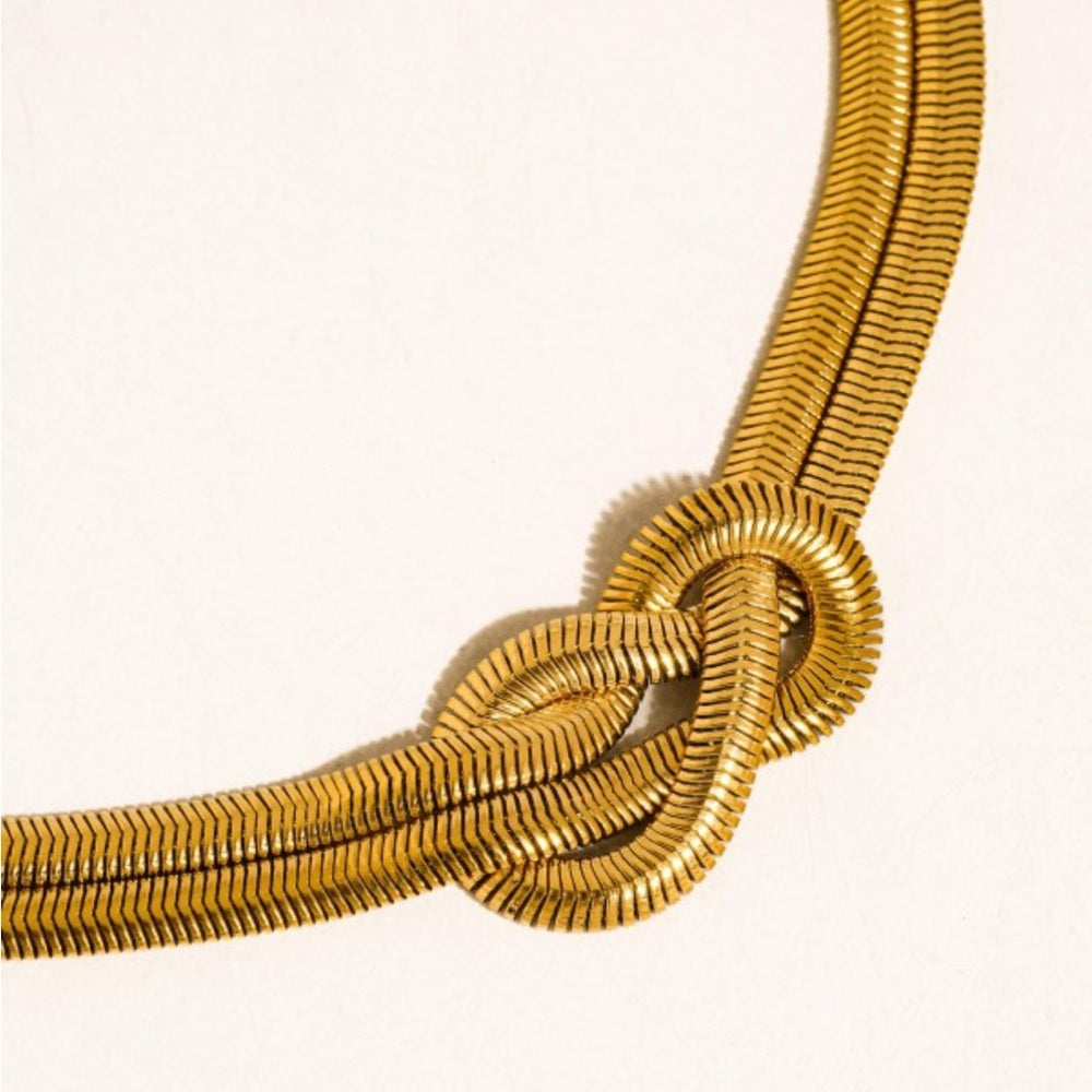 A61. 18k Gold Non-tarnish Knot Necklace