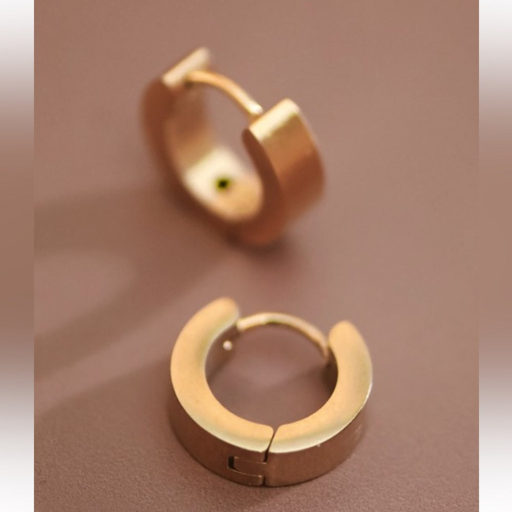A68. Gold Non-tarnish Stainless Steel Huggie Hoop Earrings