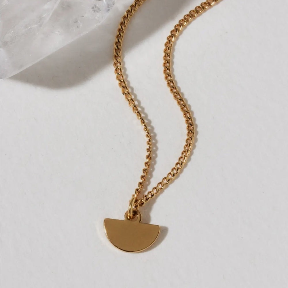 A92.Luna Norte Horizon Curve Gold Half-Moon Necklace