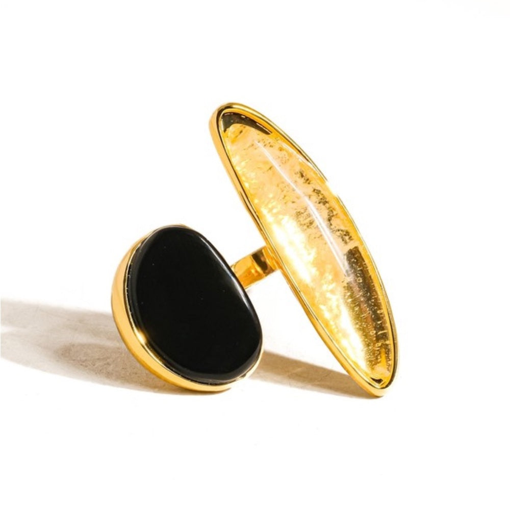 992. 18k Gold Black Agate Stone Ring
