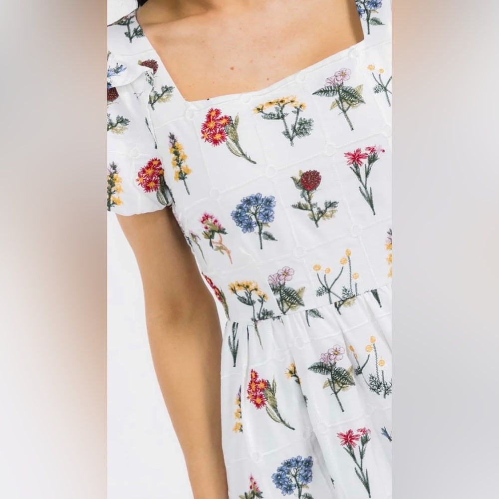 A286. Embroidered Floral White Maxi Dress