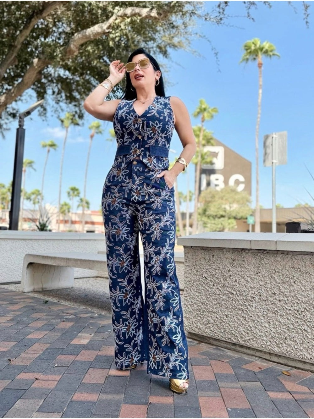 A375. Sleeveless Navy Embroidered Floral Wide-Leg Pants & Vest Ser