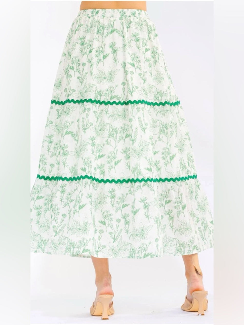 A411. Floral Print Tiered Maxi Skirt in Light Green