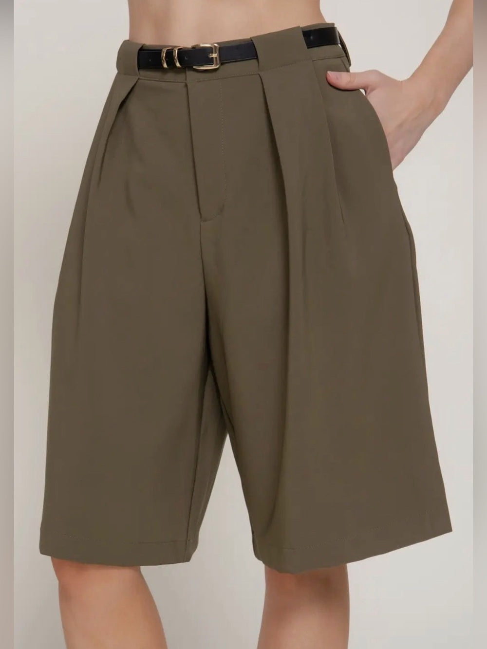 A430. Olive High-Waist Pleated Women’s Shorts w Belt