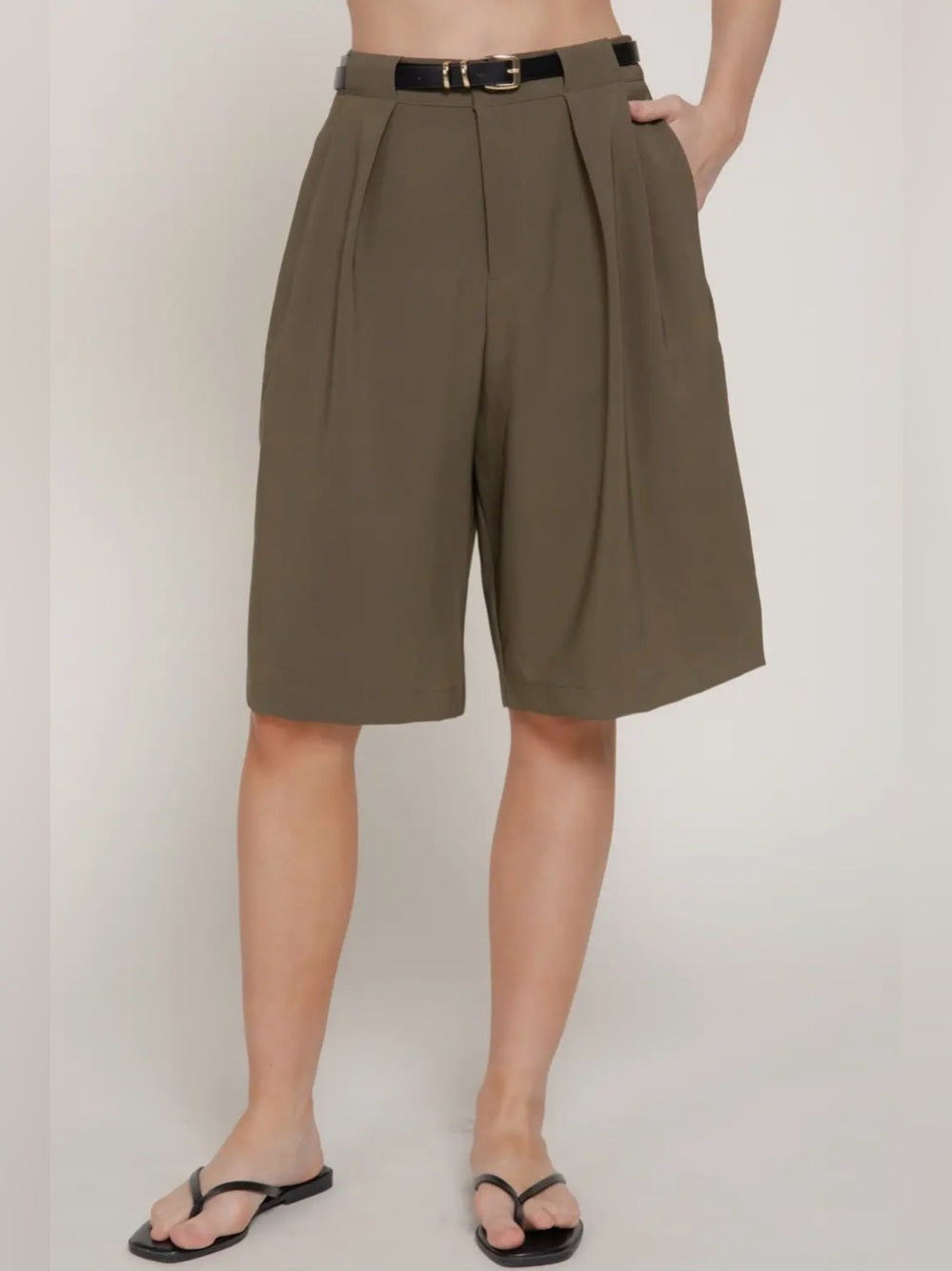 A430. Olive High-Waist Pleated Women’s Shorts w Belt