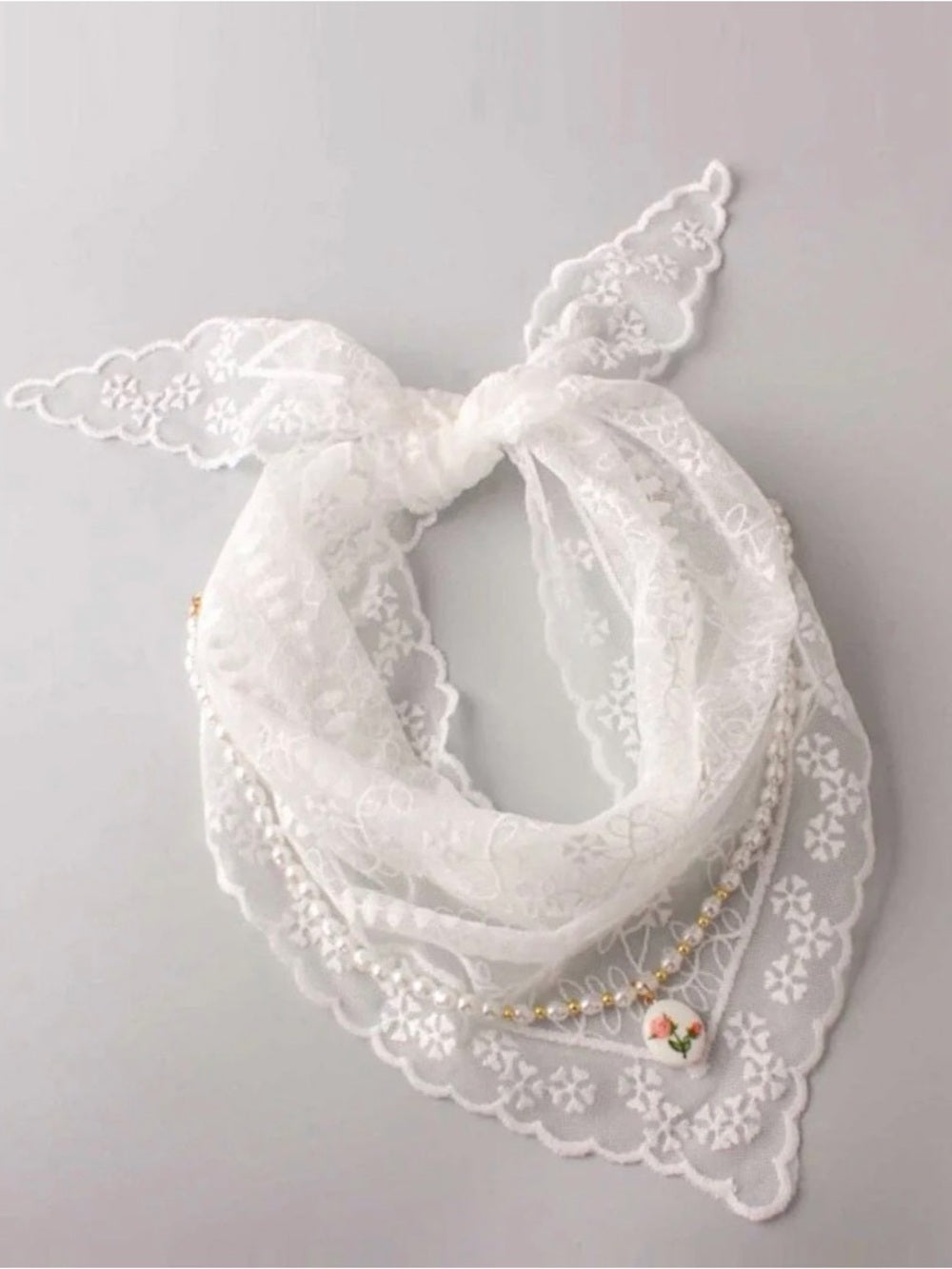 A453. Delicate White Lace Neck Scarf with Pearl Charm Necklace Set