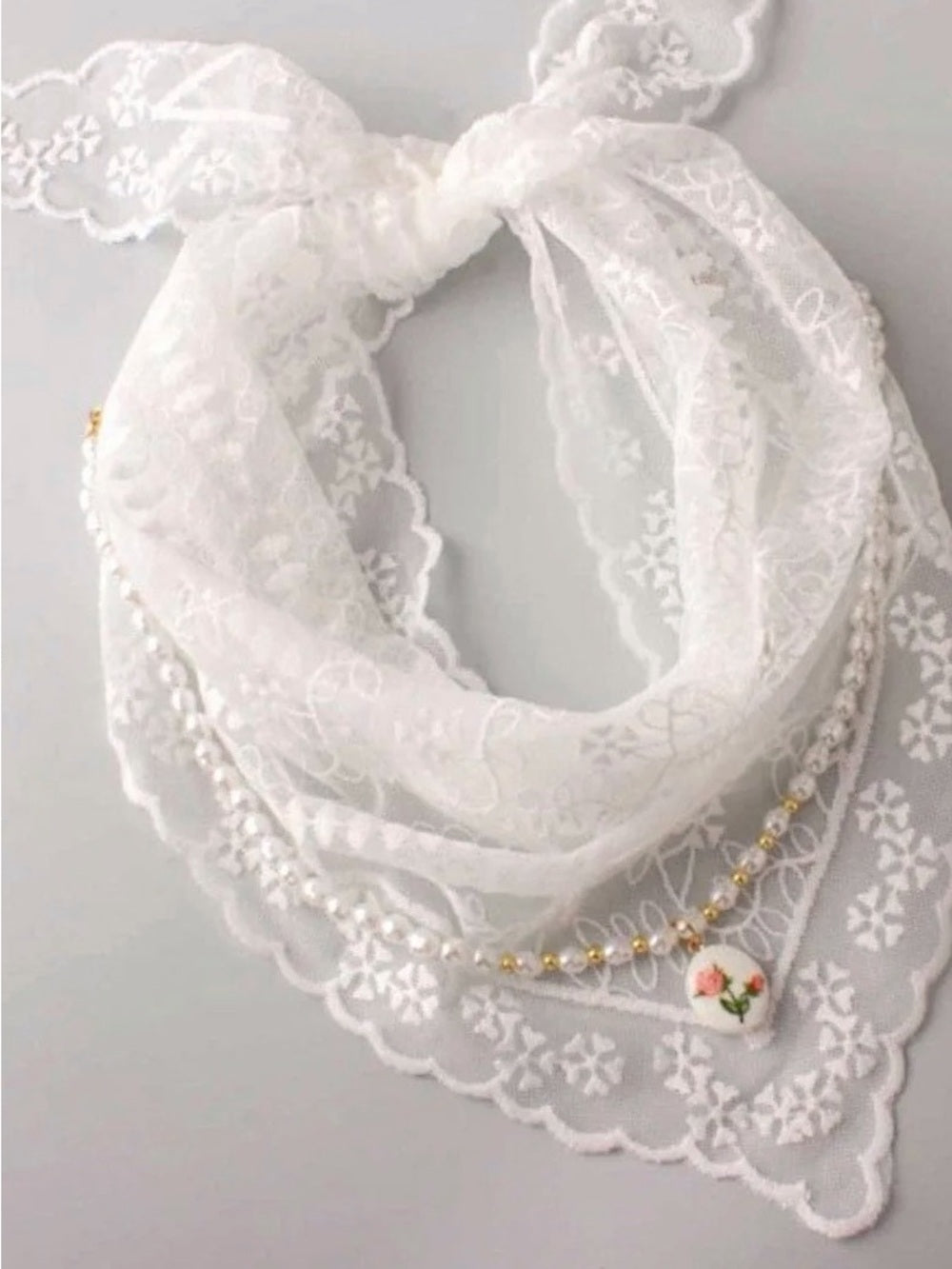 A453. Delicate White Lace Neck Scarf with Pearl Charm Necklace Set