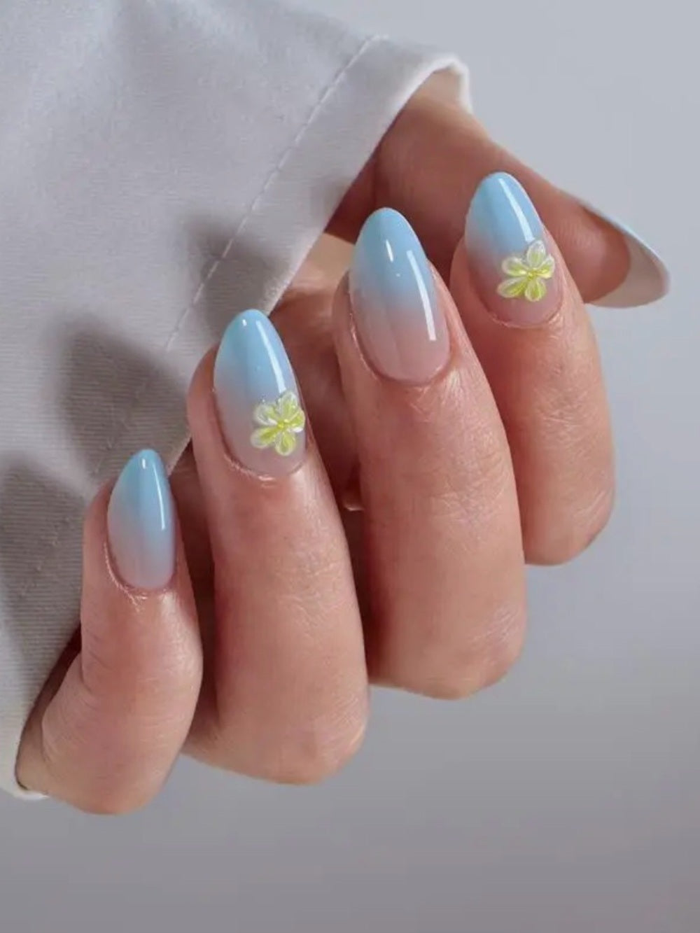 BTArtbox Sheer Blue Ombre Gel Nail Set with Yellow Daisy Accent