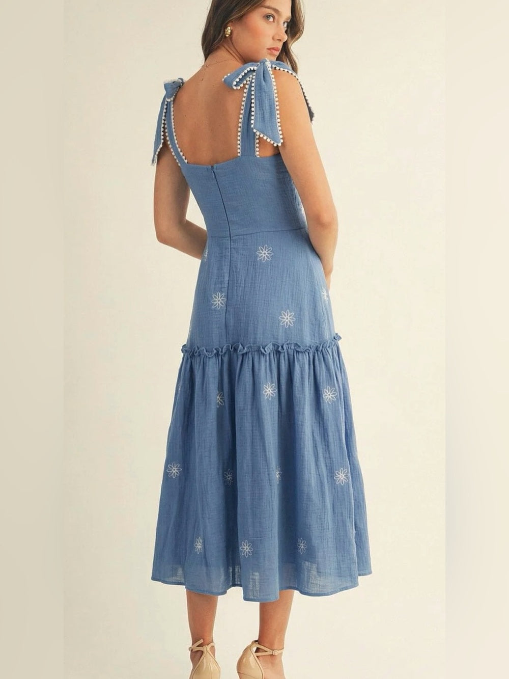 A620. Blue Tie-Shoulder Midi Dress with Embroidered Daisies
