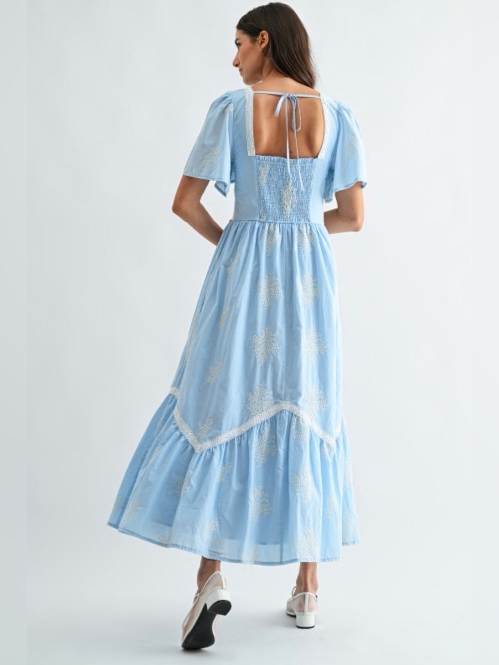 Oía Sky Blue Button-Front Midi Dress with Lace Trim